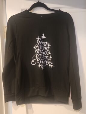 Black Women's Holiday Crewneck Sweatshirt with White Tree